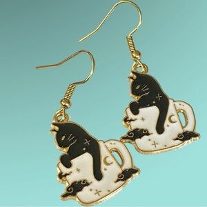 Cat Lady Dangle Pierced Earrings Kitty In Coffee Mug Silver Tone